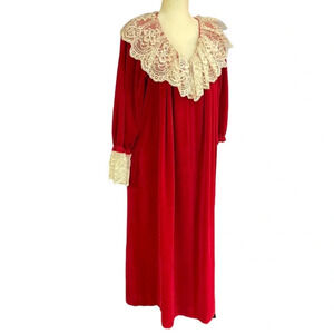 Vintage Ruth Norman New York Red Velvet Robe White lace